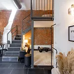 Youhosty - Design Isola Apartamento