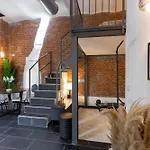 Youhosty - Design Isola * Milão