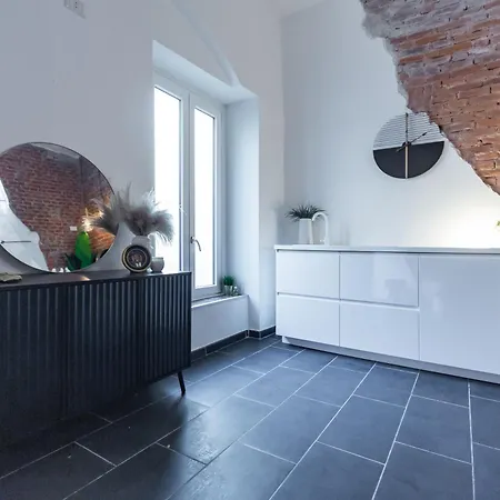 Youhosty - Design Isola Apartment *