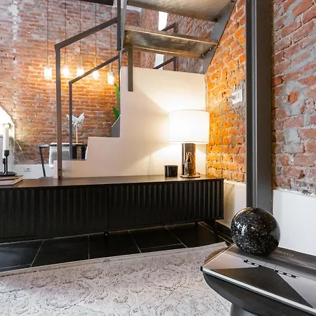 Youhosty - Design Isola ميلان