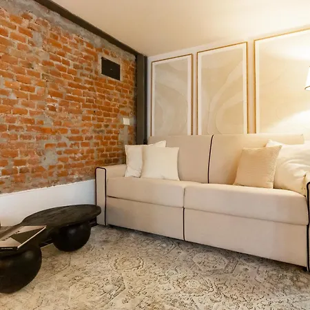 Youhosty - Design Isola Apartment *