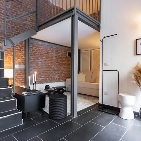 Youhosty - Design Isola Milaan